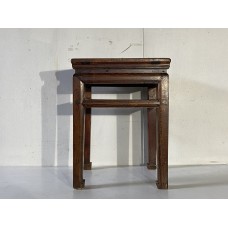 05029    Antique elmwood tea table