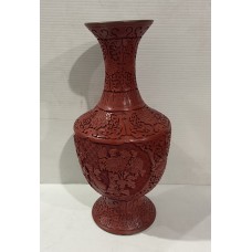 20001 Red lacquer vase